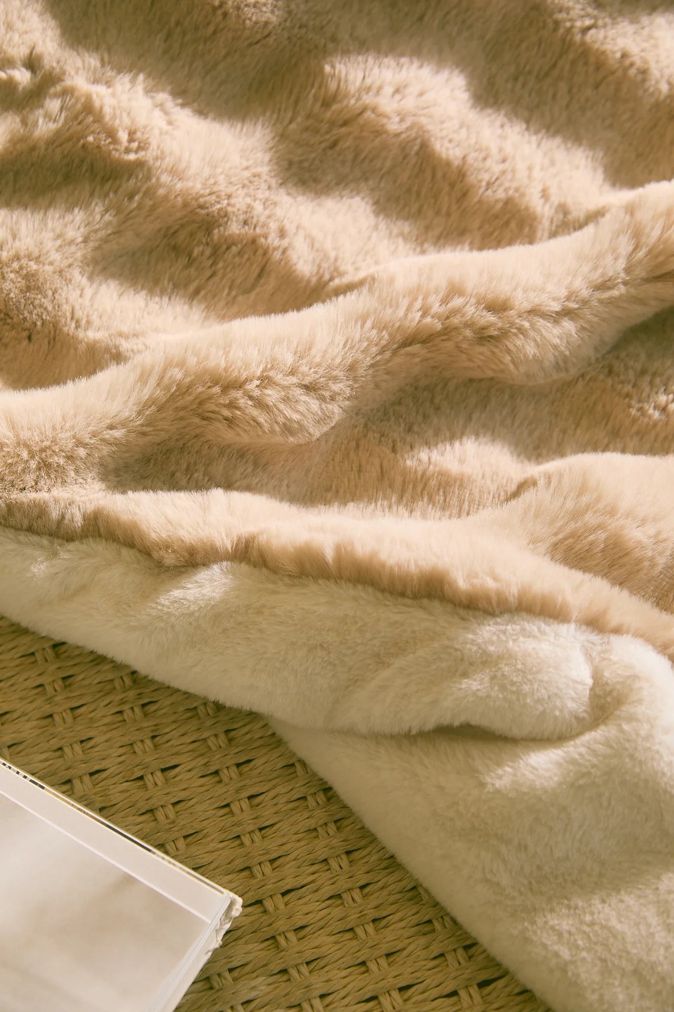 ErgoBoo Machine-Washable Electric Heated Blanket - Image 16