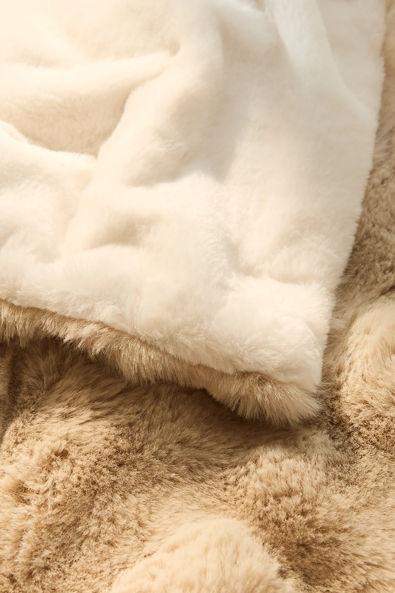 ErgoBoo Machine-Washable Electric Heated Blanket - Image 17