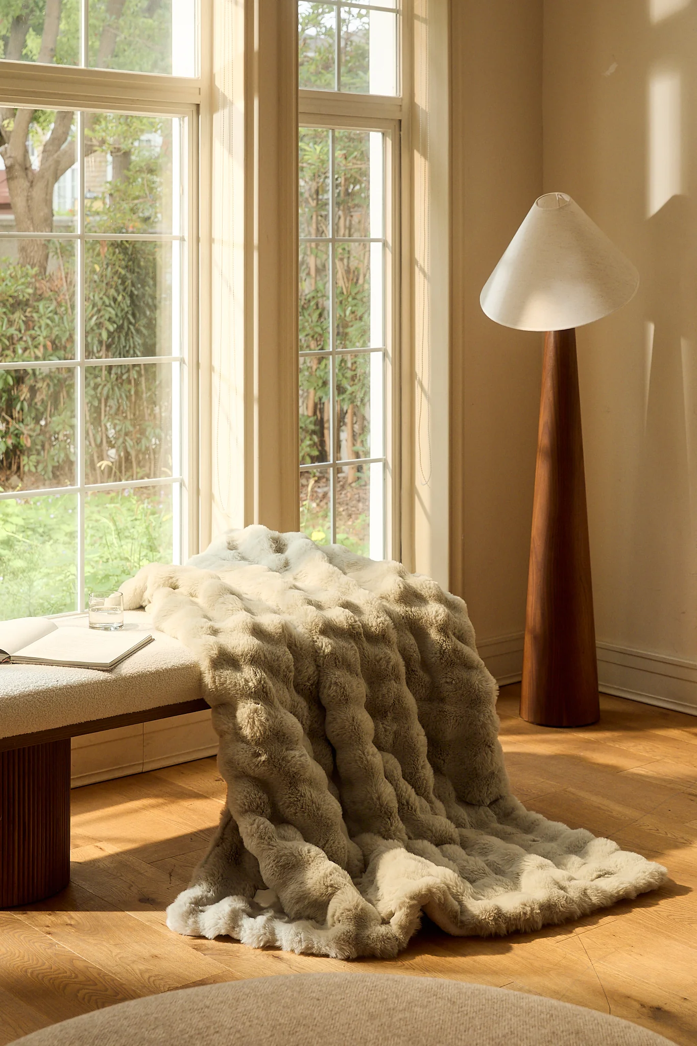 ErgoBoo Machine-Washable Electric Heated Blanket - Image 21
