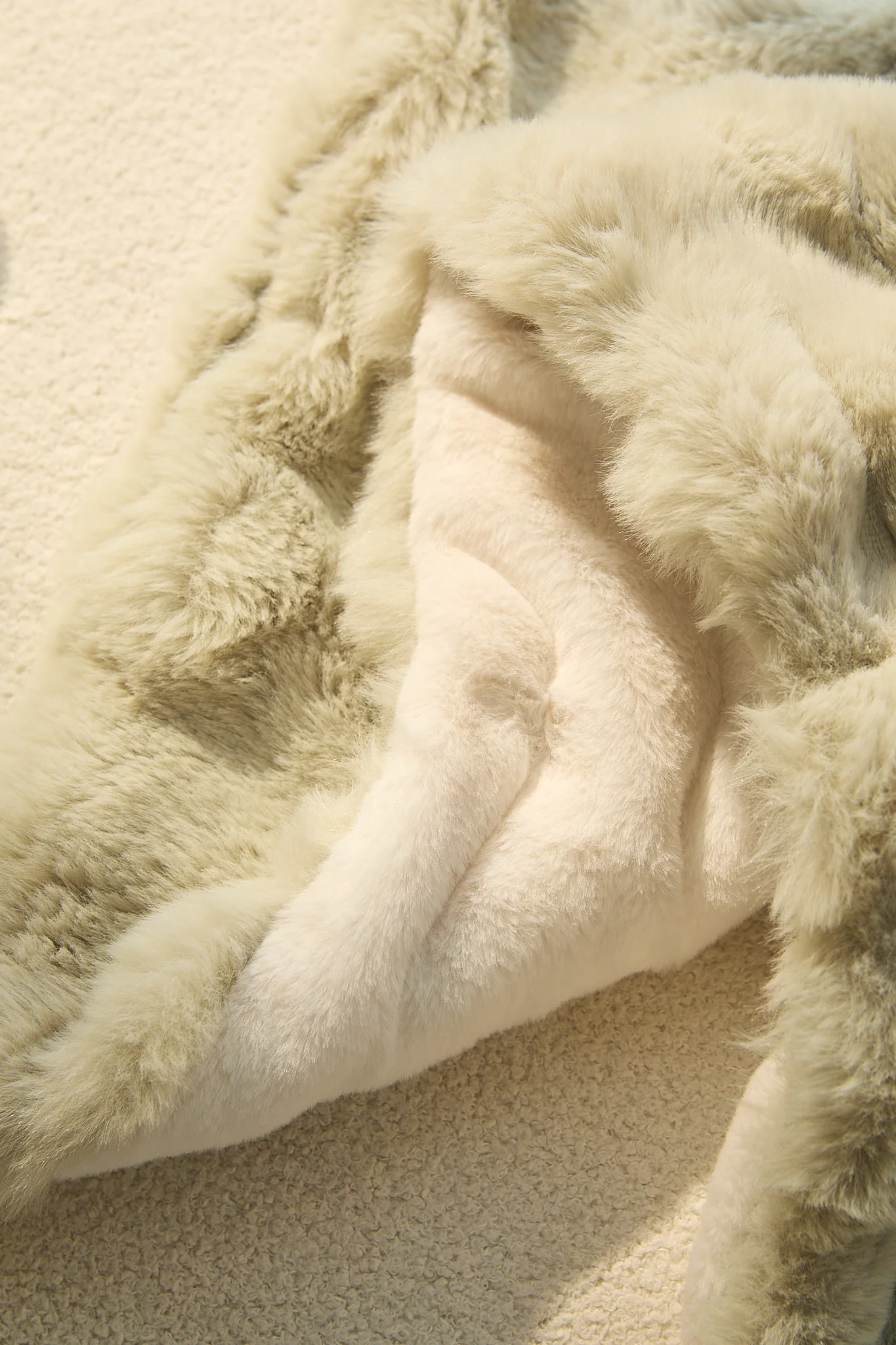 ErgoBoo Machine-Washable Electric Heated Blanket - Image 24