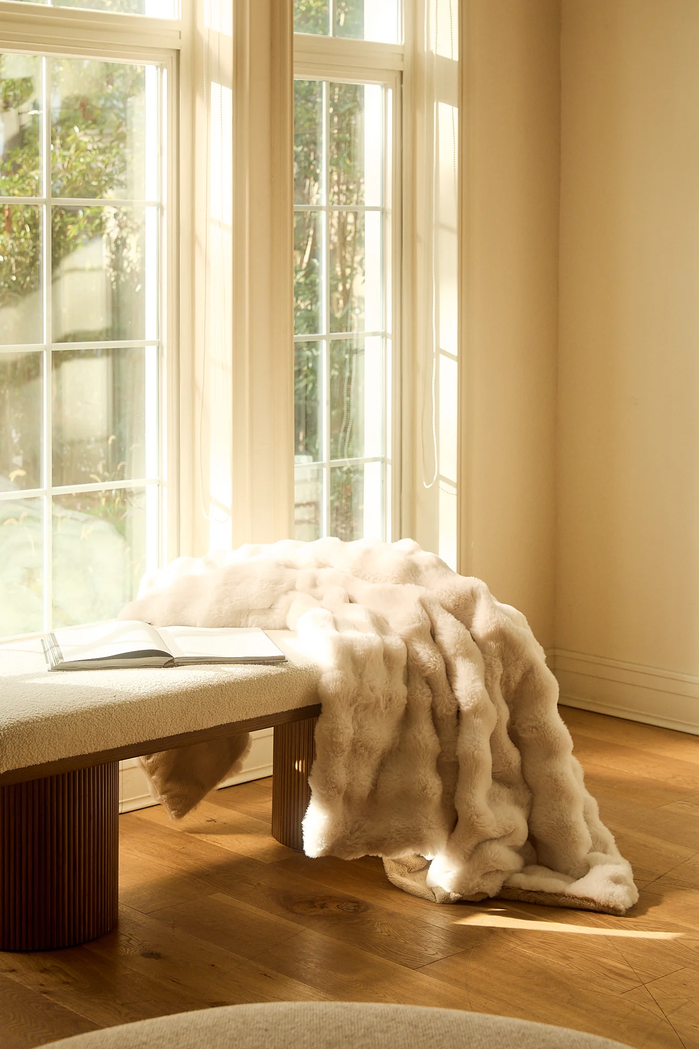 ErgoBoo Machine-Washable Electric Heated Blanket - Image 3