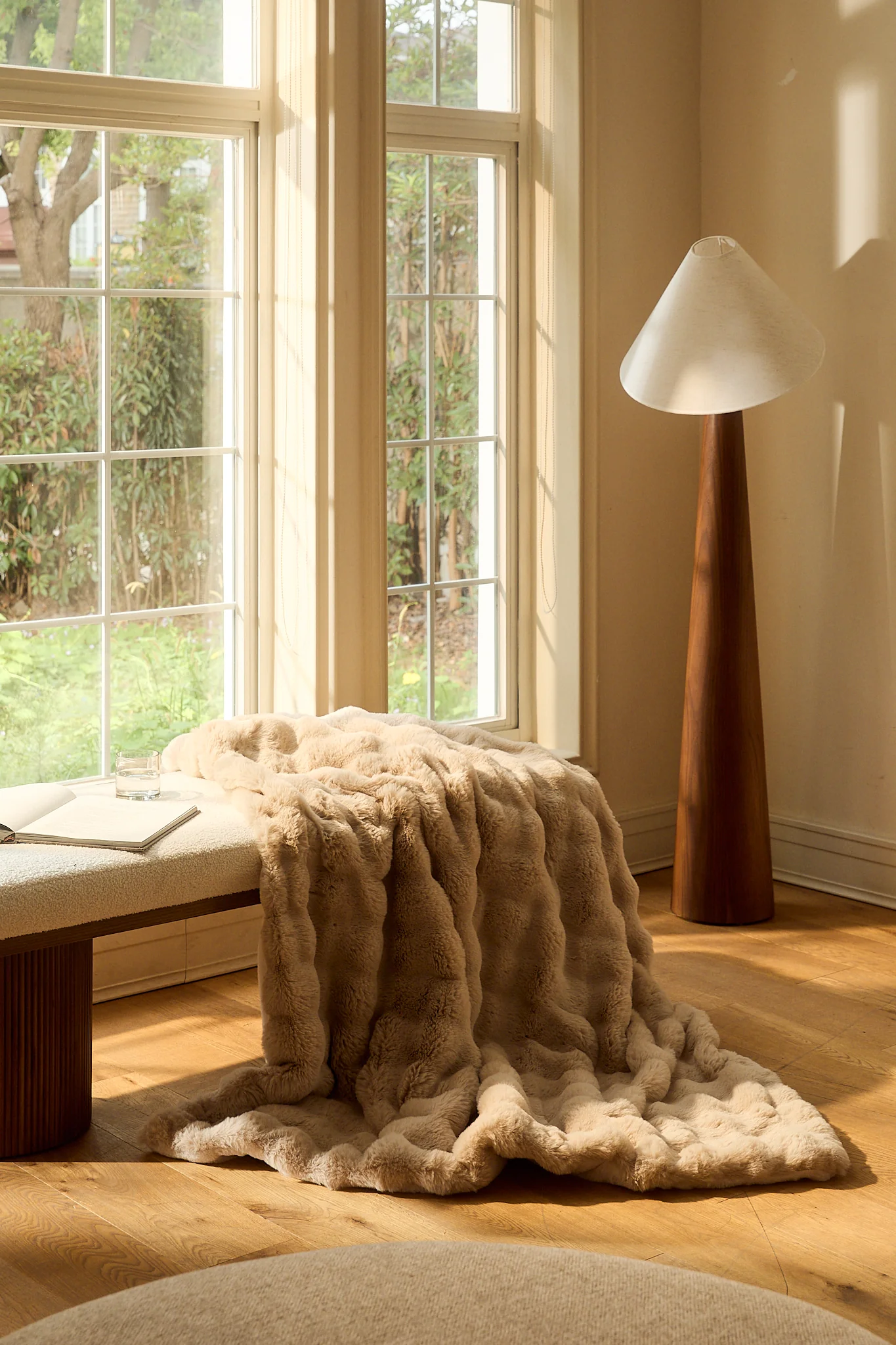 ErgoBoo Machine-Washable Electric Heated Blanket - Image 7
